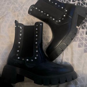 Brand new boots size 8